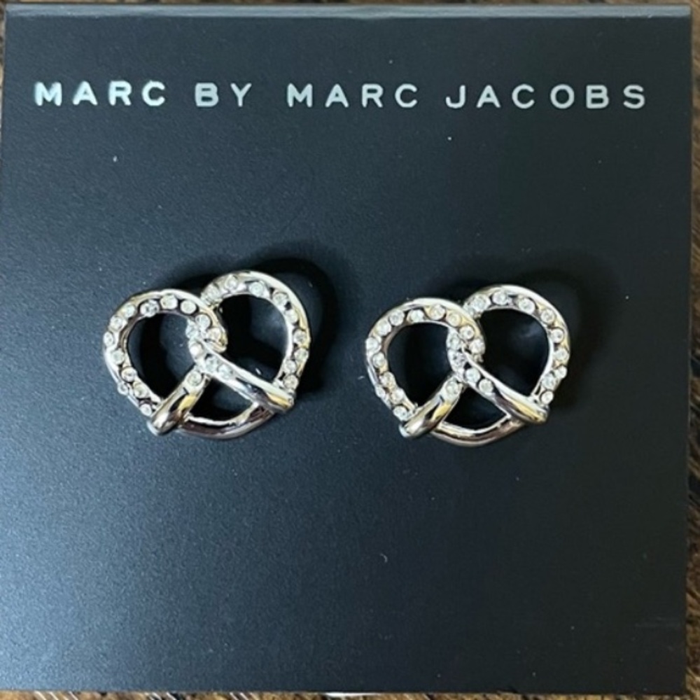 NWT Marc By Marc Jacobs Silver tone Argento Pretzel Stud Earrings - Picture 2 of 2
